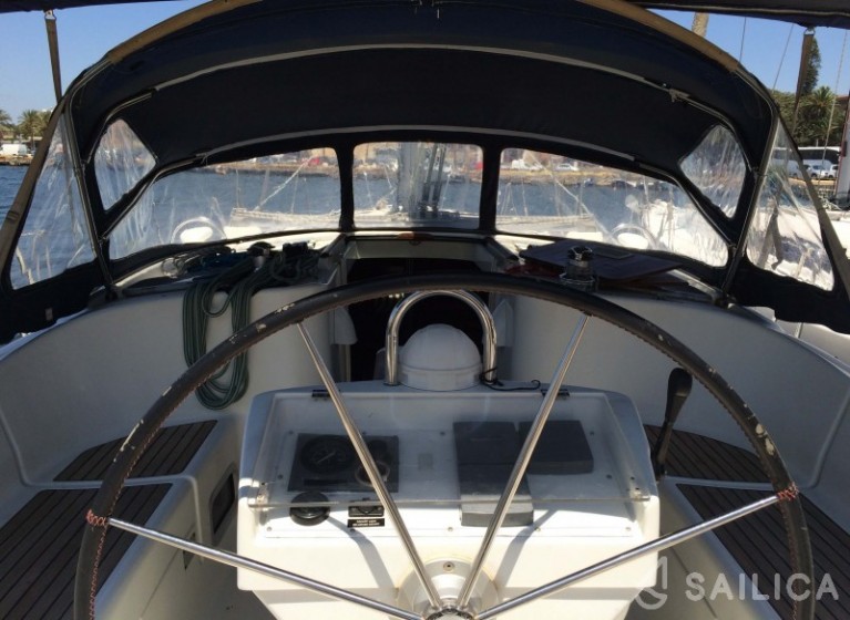 Oceanis 373 - Yacht Charter Sailica