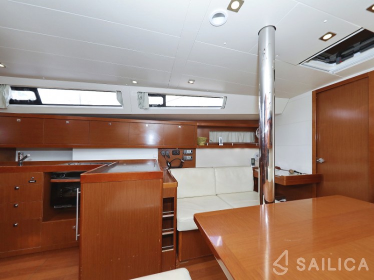 Oceanis 41 - Yacht Charter Sailica
