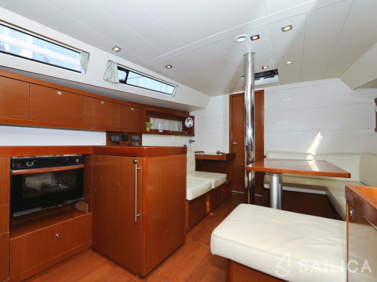 Oceanis 41 - Yacht Charter Sailica