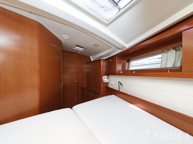 Oceanis 41 - Yacht Charter Sailica