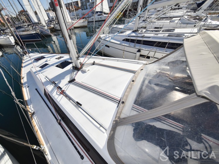 Oceanis 41 - Yacht Charter Sailica