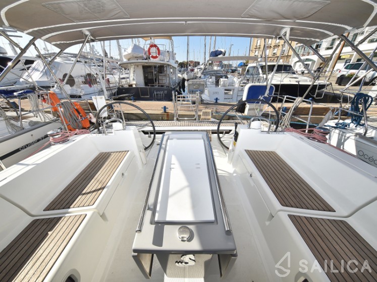 Oceanis 41 - Yacht Charter Sailica