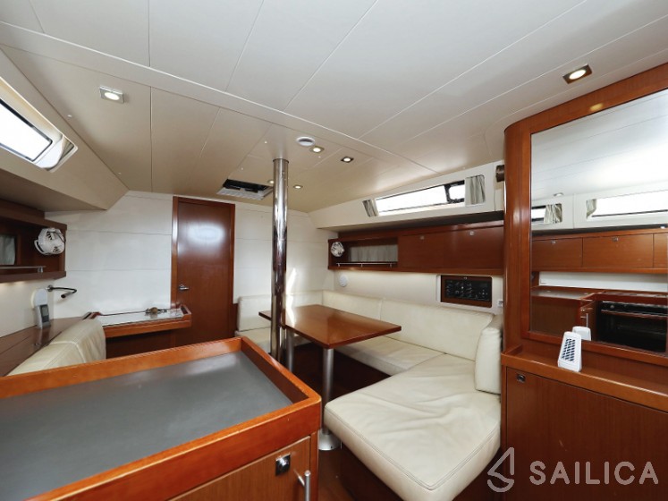 Oceanis 41 - Yacht Charter Sailica