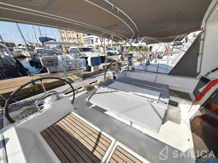 Oceanis 41 - Yacht Charter Sailica