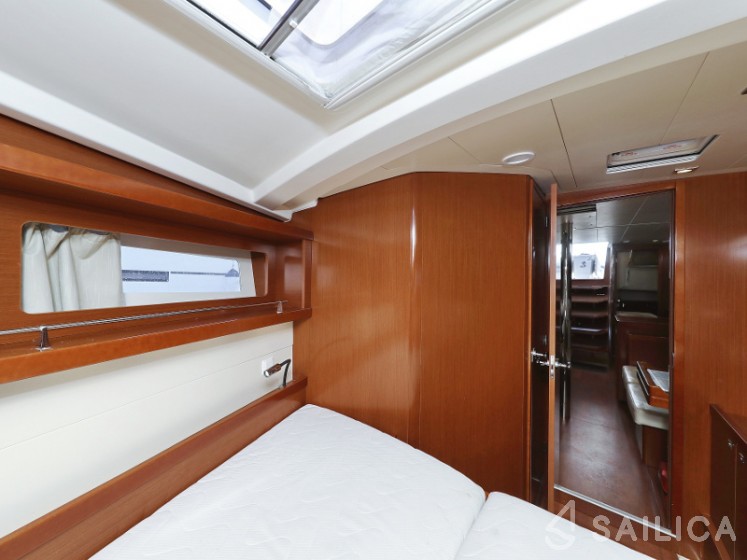 Oceanis 41 - Yacht Charter Sailica