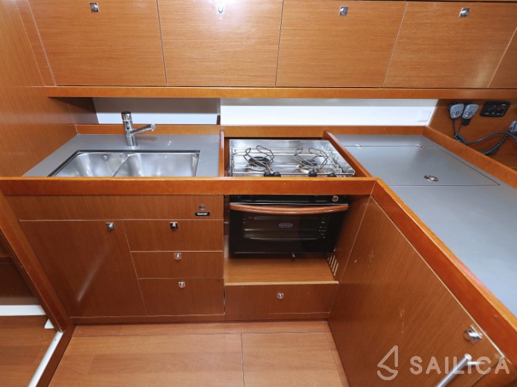 Oceanis 41 - Yacht Charter Sailica