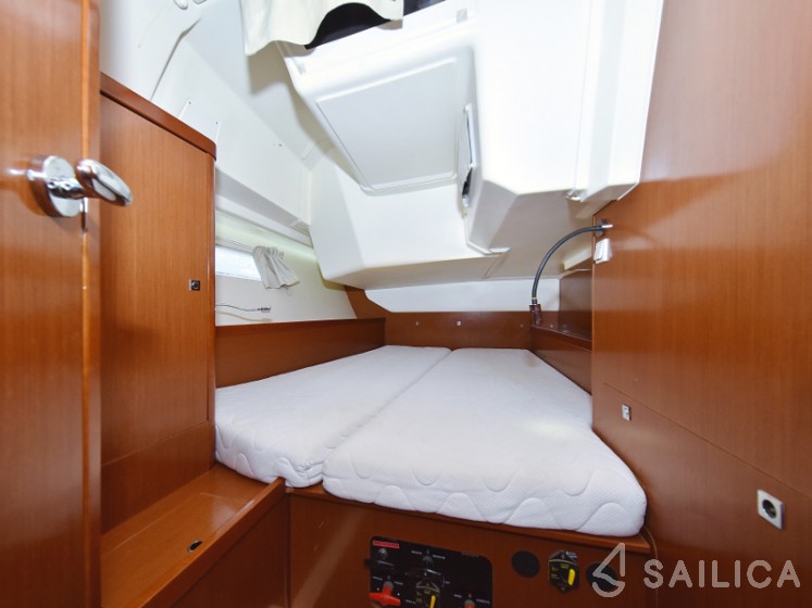 Oceanis 41 - Yacht Charter Sailica