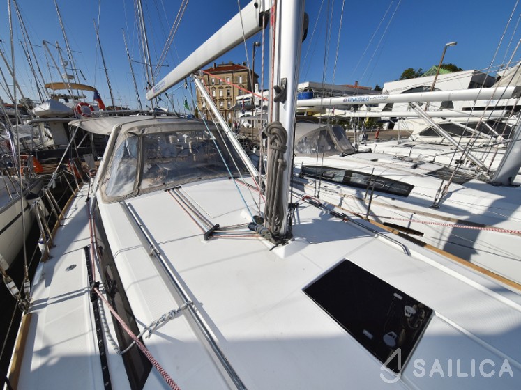Oceanis 41 - Yacht Charter Sailica