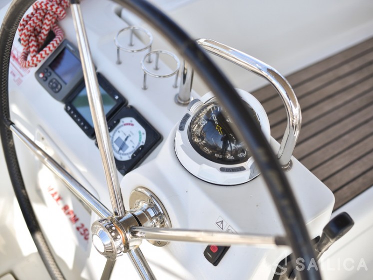 Oceanis 41 - Yacht Charter Sailica
