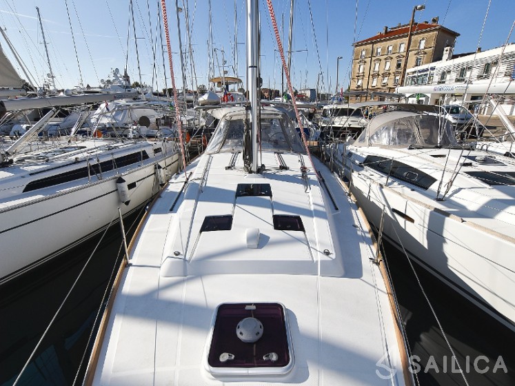 Oceanis 41 - Yacht Charter Sailica