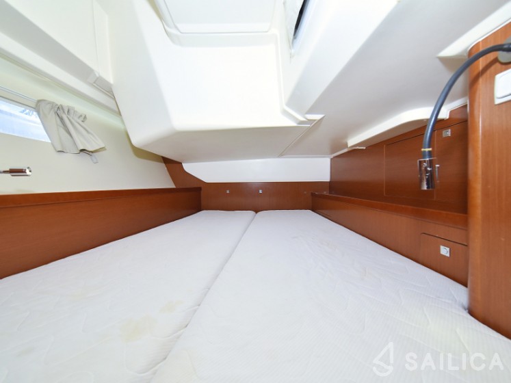 Oceanis 41 - Yacht Charter Sailica