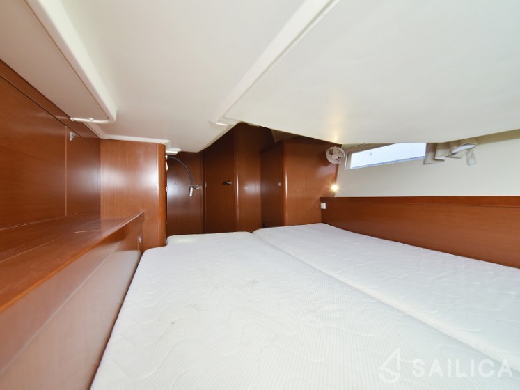 Oceanis 41 - Yacht Charter Sailica