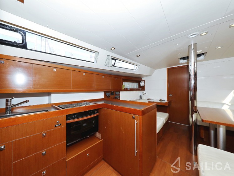 Oceanis 41 - Yacht Charter Sailica