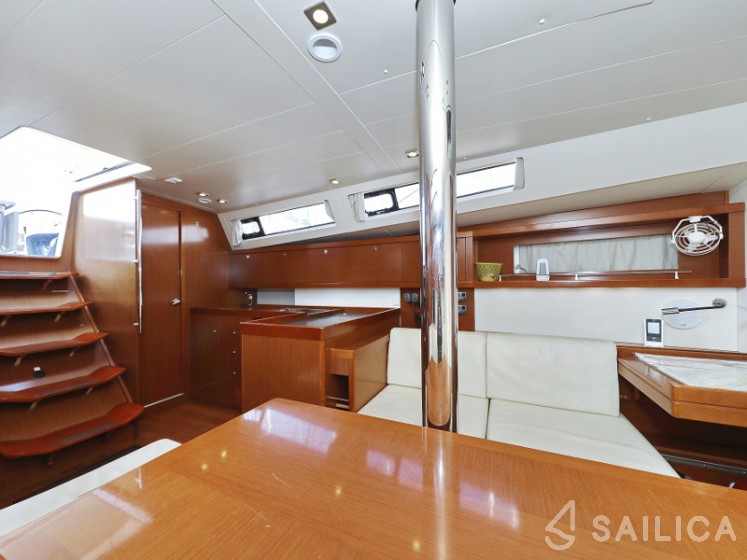 Oceanis 41 - Yacht Charter Sailica