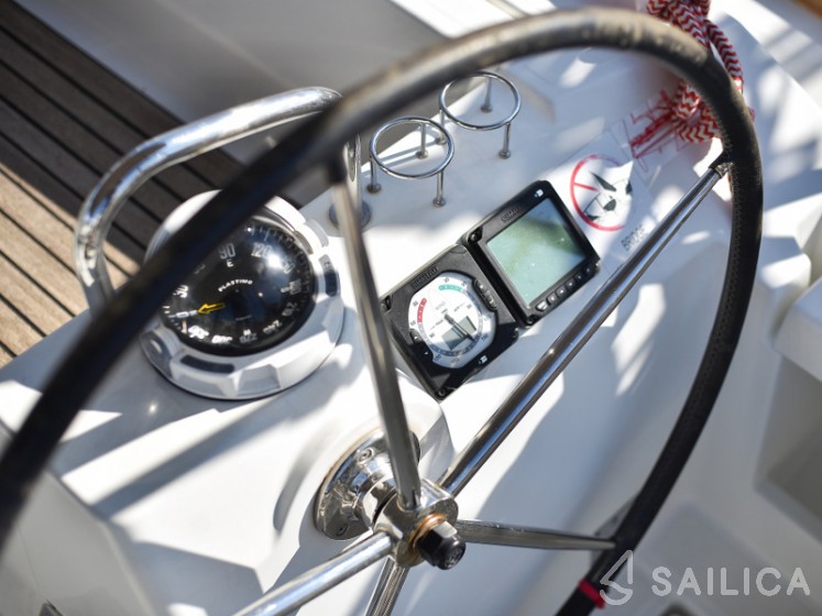 Oceanis 41 - Yacht Charter Sailica