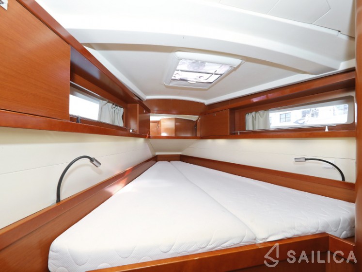 Oceanis 41 - Yacht Charter Sailica