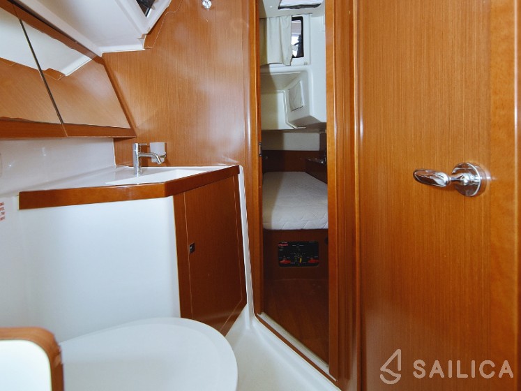 Oceanis 41 - Yacht Charter Sailica