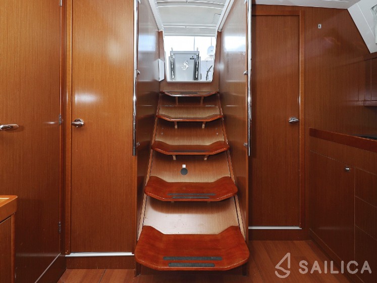 Oceanis 41 - Yacht Charter Sailica