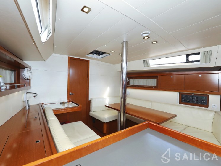Oceanis 41 - Yacht Charter Sailica