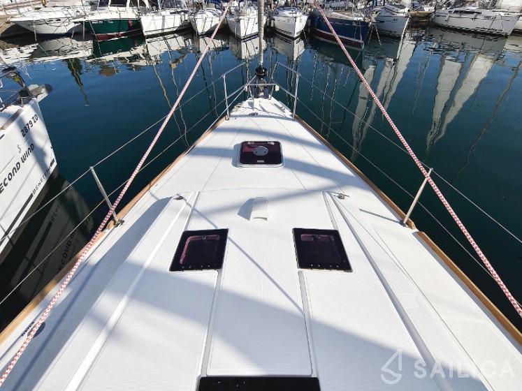 Oceanis 41 - Yacht Charter Sailica