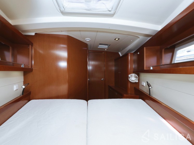 Oceanis 41 - Yacht Charter Sailica