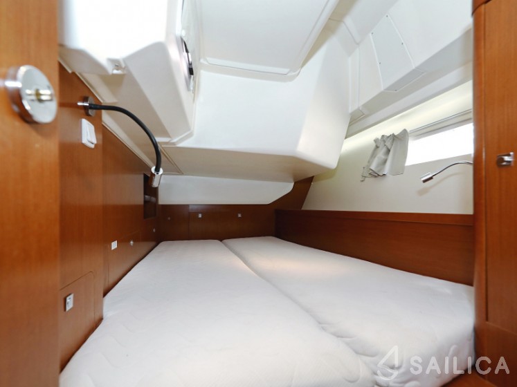 Oceanis 41 - Yacht Charter Sailica