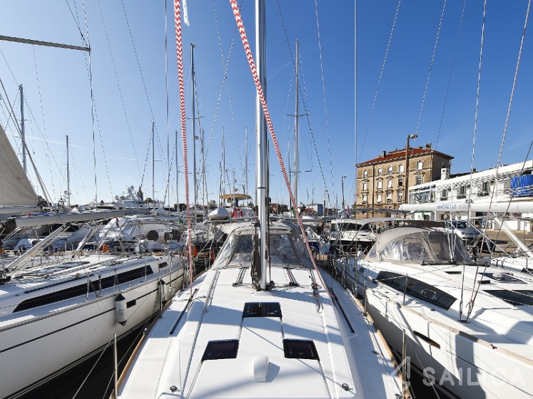 Oceanis 41 - Yacht Charter Sailica