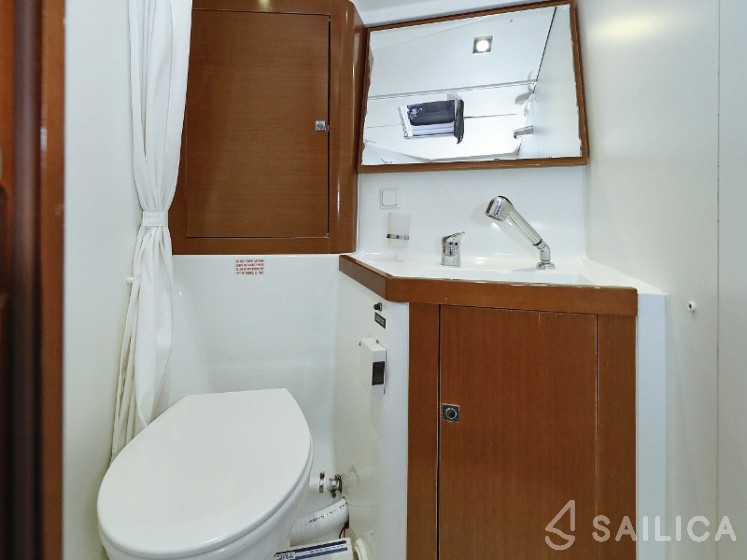 Oceanis 41 - Yacht Charter Sailica
