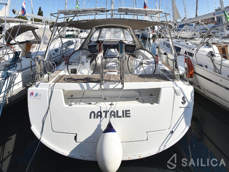Oceanis 41 - Yacht Charter Sailica