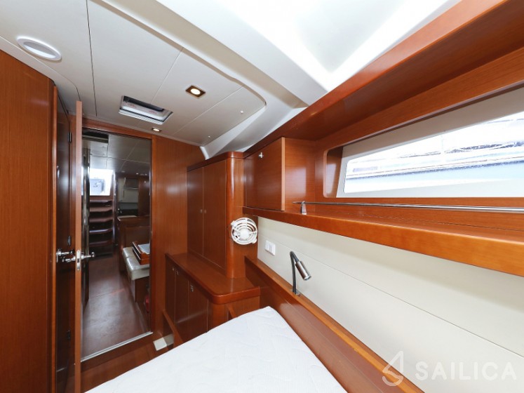 Oceanis 41 - Yacht Charter Sailica