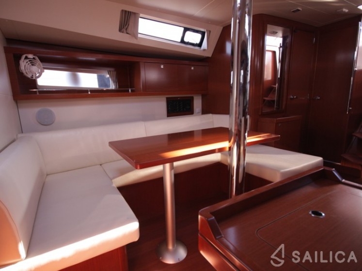 Oceanis 41 - Yacht Charter Sailica