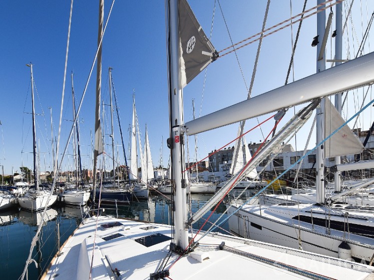 Oceanis 41 - Yacht Charter Sailica