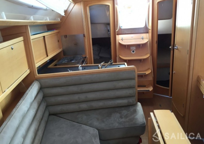 Delphia 37 - Yacht Charter Sailica