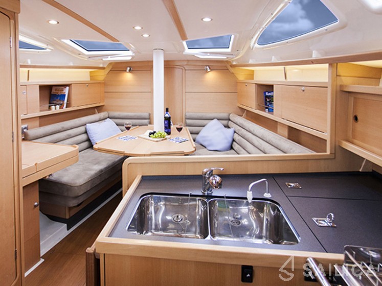 Delphia 37 - Yacht Charter Sailica