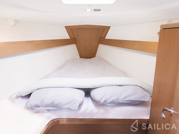 Delphia 37 - Yacht Charter Sailica