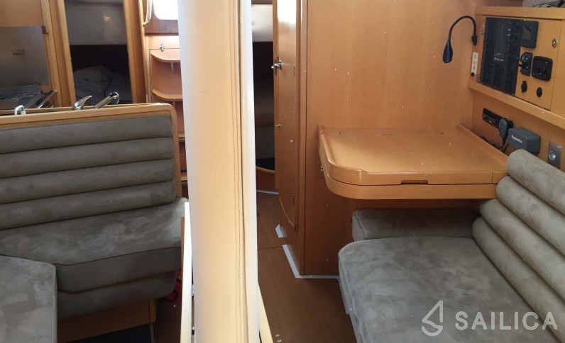 Delphia 37 - Yacht Charter Sailica