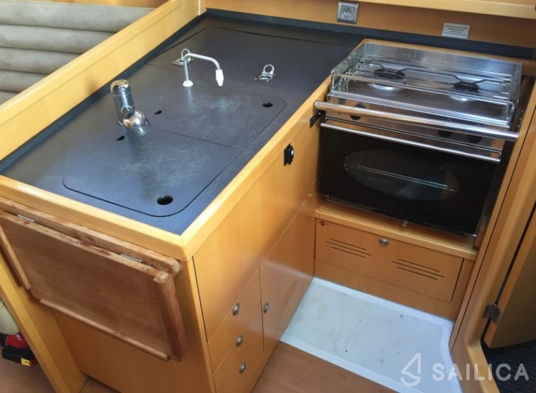 Delphia 37 - Yacht Charter Sailica