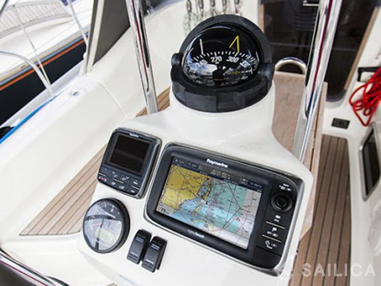 Delphia 37 - Yacht Charter Sailica