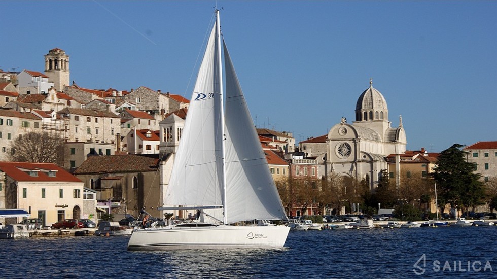 Delphia 37 - Yacht Charter Sailica