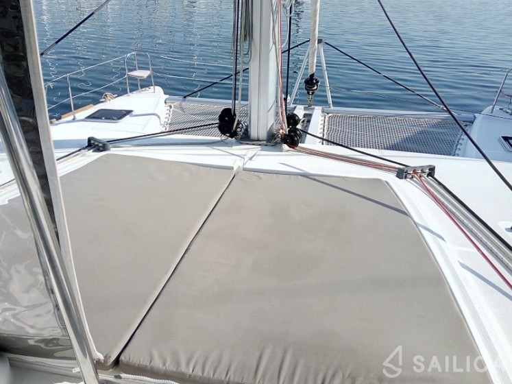 Lagoon 450  Flybridge - Yacht Charter Sailica