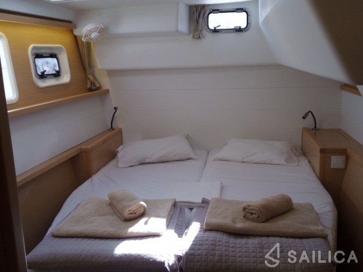 Lagoon 450  Flybridge - Yacht Charter Sailica