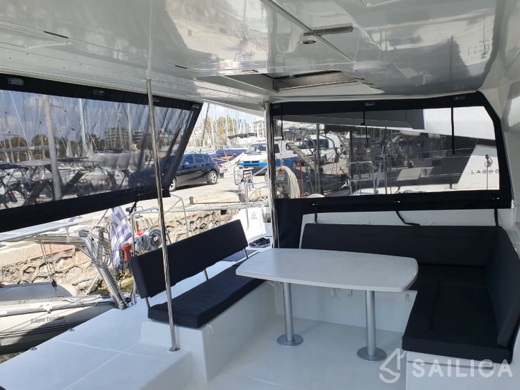 Lagoon 450  Flybridge - Yacht Charter Sailica