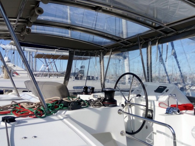 Lagoon 450  Flybridge - Yacht Charter Sailica