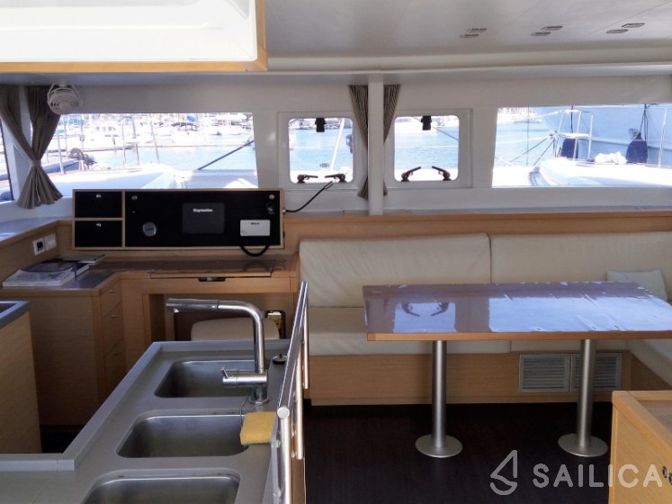 Lagoon 450  Flybridge - Yacht Charter Sailica