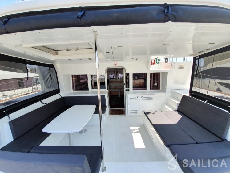 Lagoon 450  Flybridge - Yacht Charter Sailica