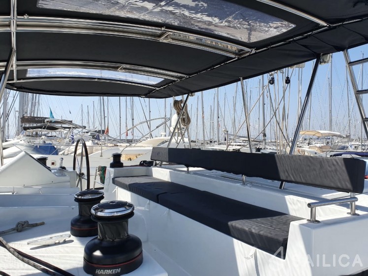 Lagoon 450  Flybridge - Yacht Charter Sailica