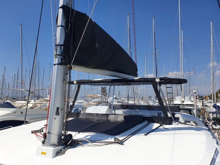 Lagoon 450  Flybridge - Yacht Charter Sailica