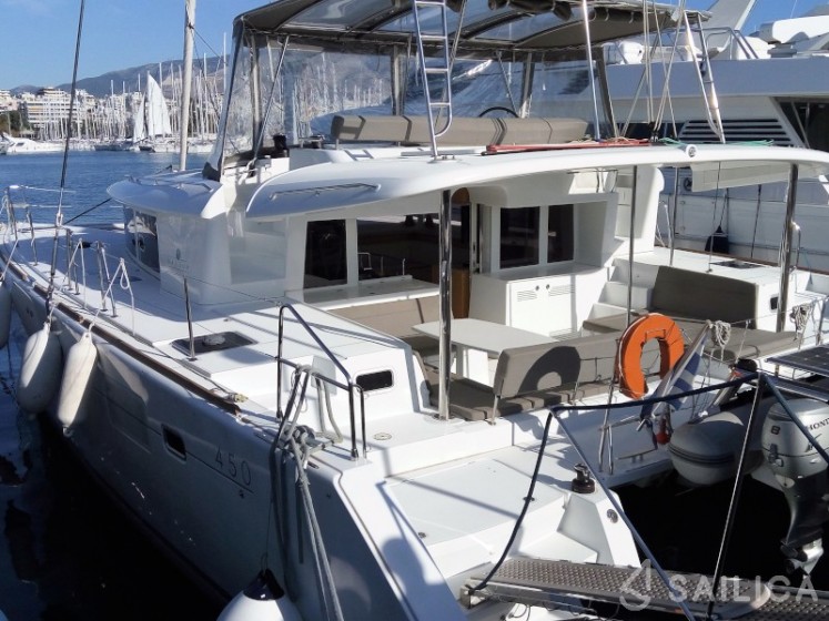 Lagoon 450  Flybridge - Yacht Charter Sailica