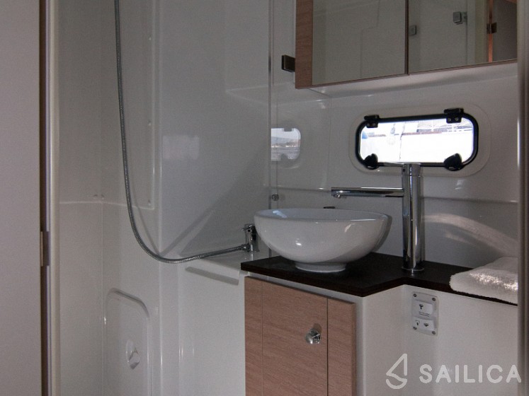Bali 4.5 - 4 + 2 cab. - Yacht Charter Sailica