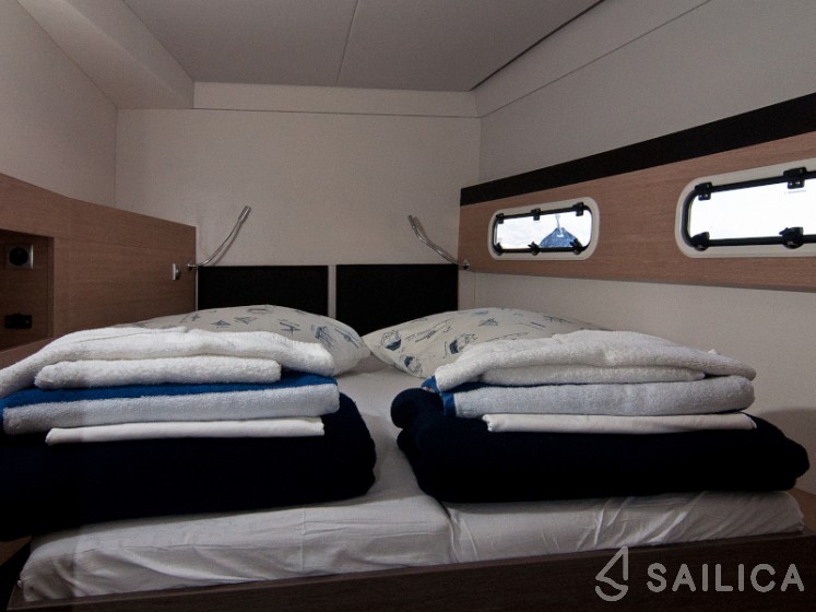 Bali 4.5 - 4 + 2 cab. - Yacht Charter Sailica